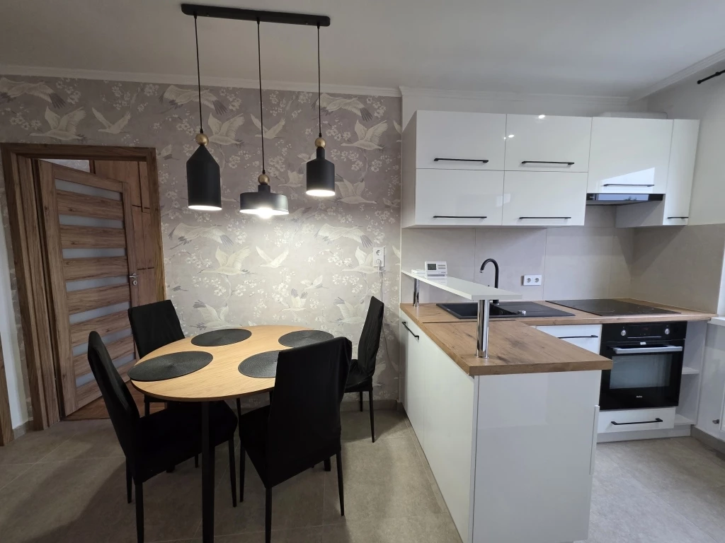 Egyetem mellett igényes, 3 szobás lakás kiadó