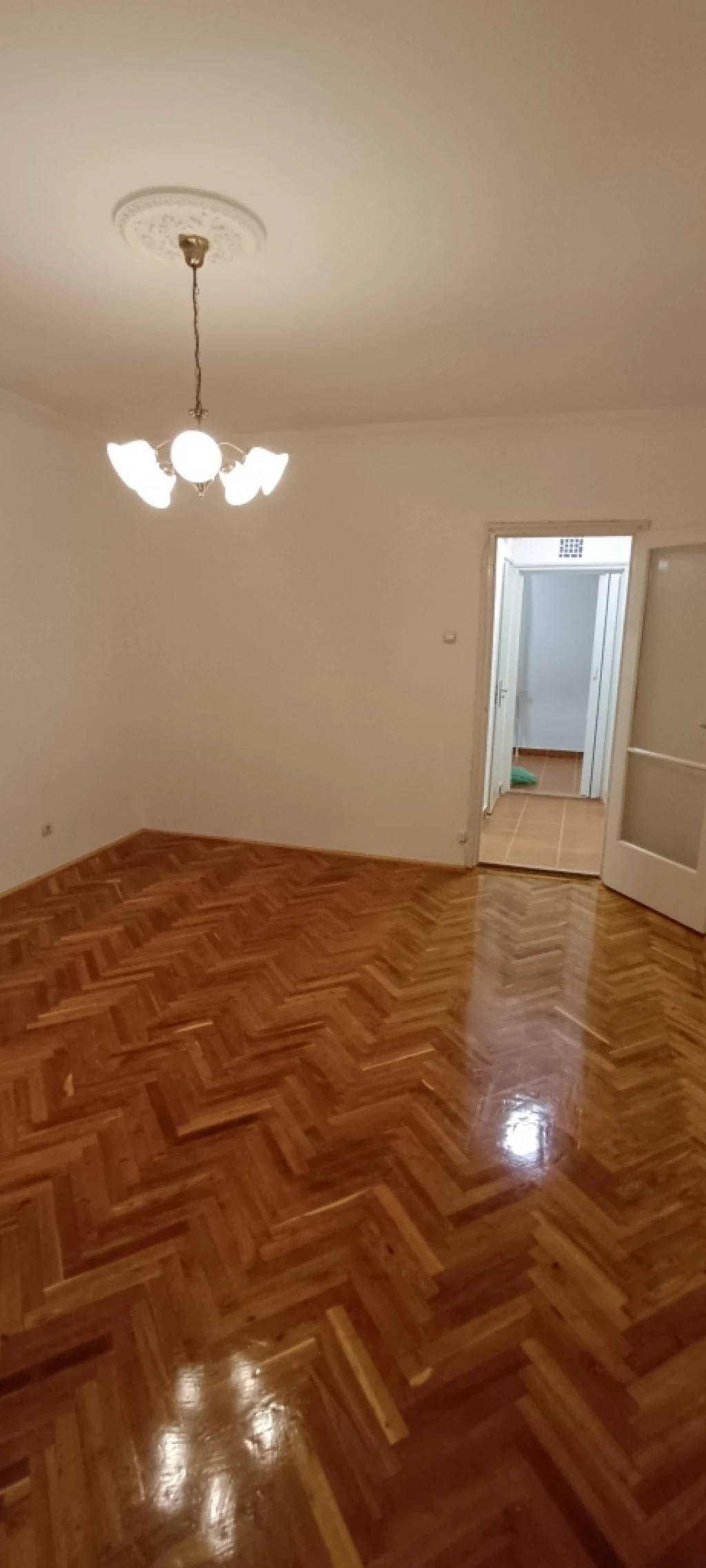 Kerekestelepen 3 szobás üres lakás kiadó