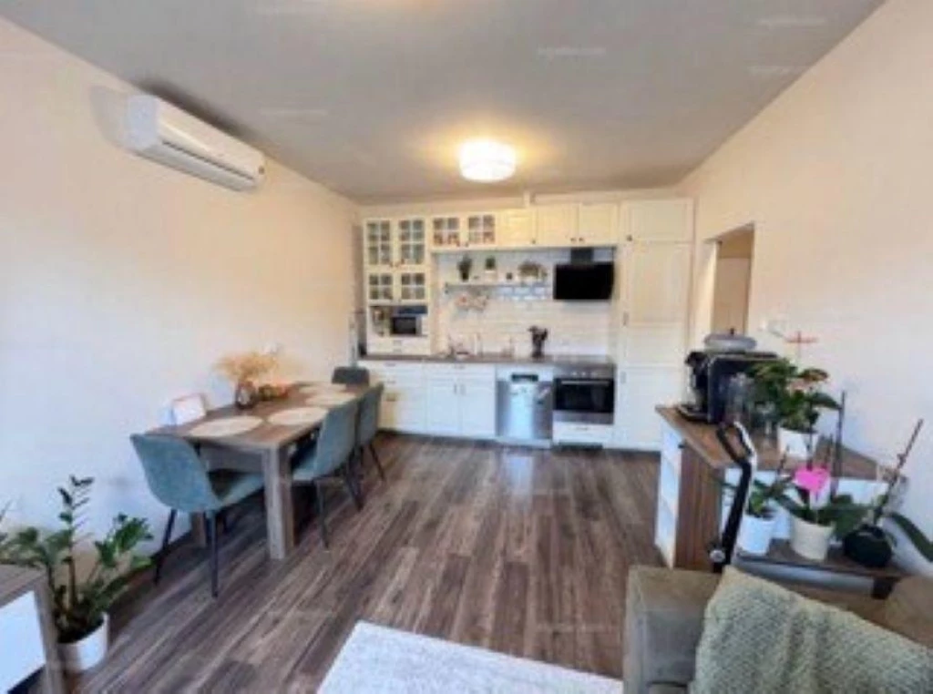 Liget lakóparkban 3 szobás lakás kiadó