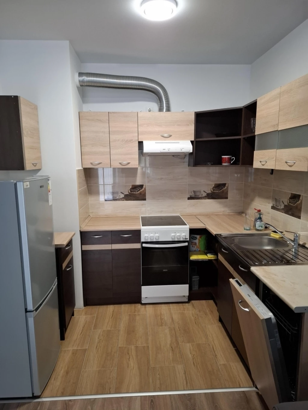 Dóczy lakóparkban nappali+hálószobás lakás kiadó