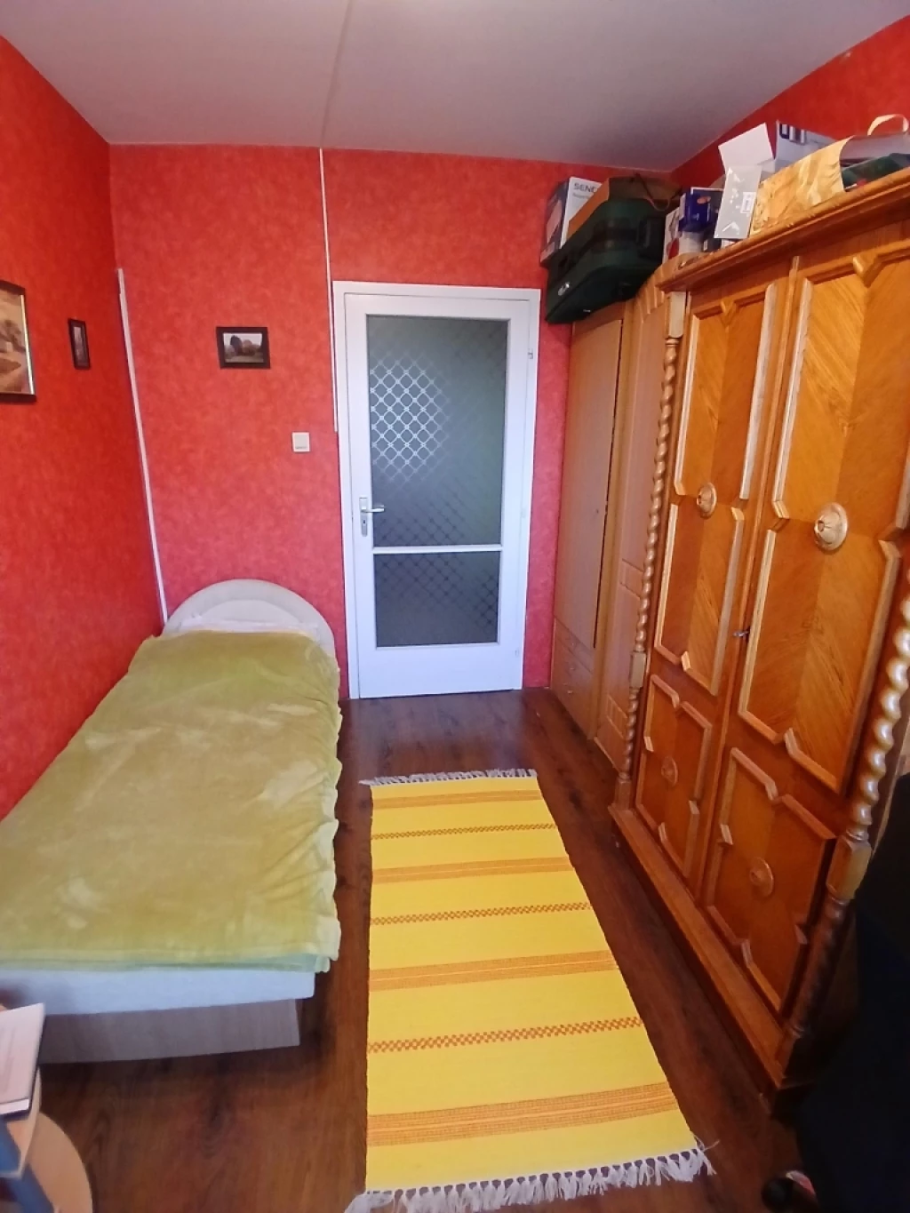 Szoba kiadó egy személynek!