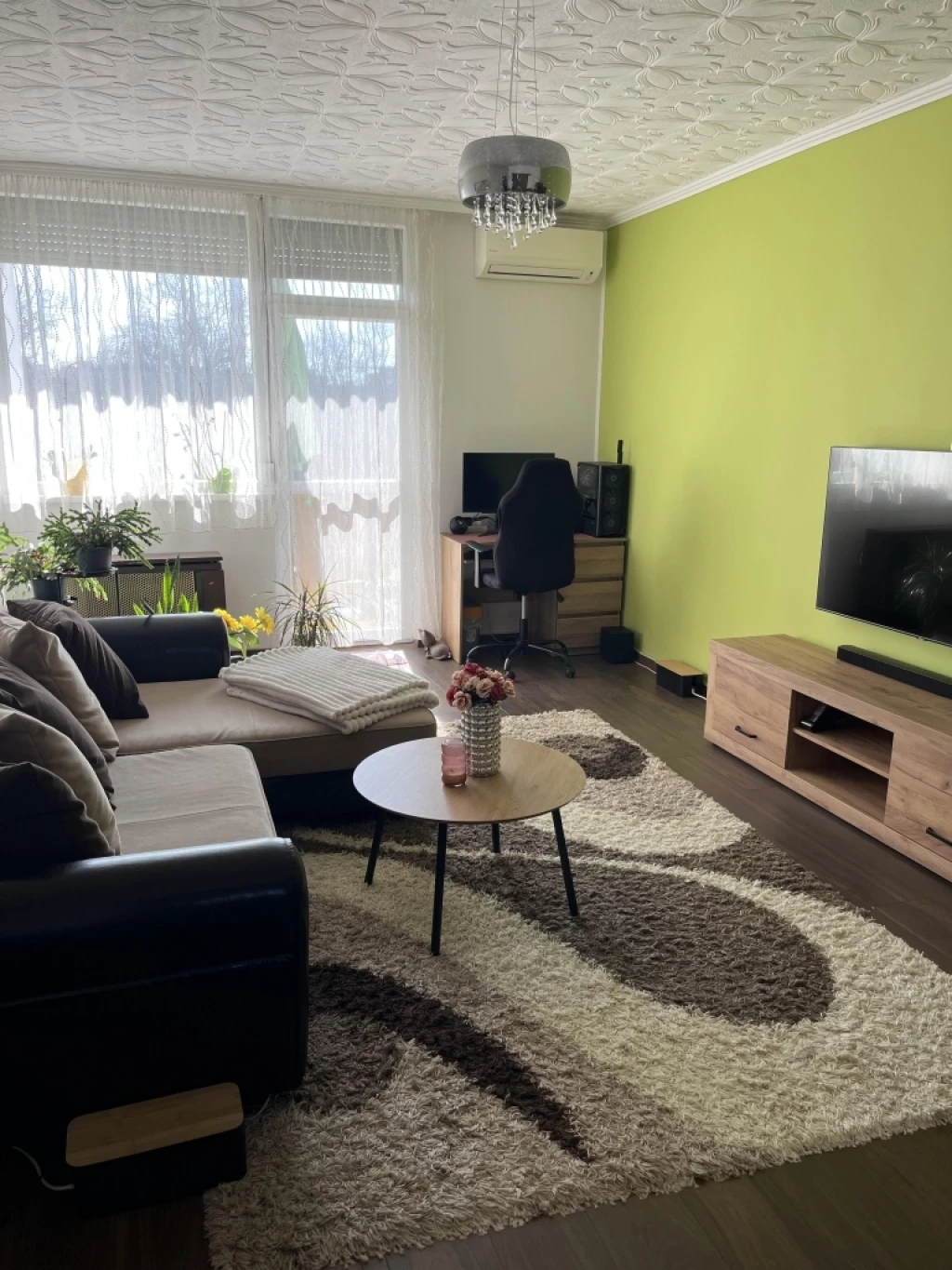 Libakertben igényes, nappali+hálószobás lakás kiadó