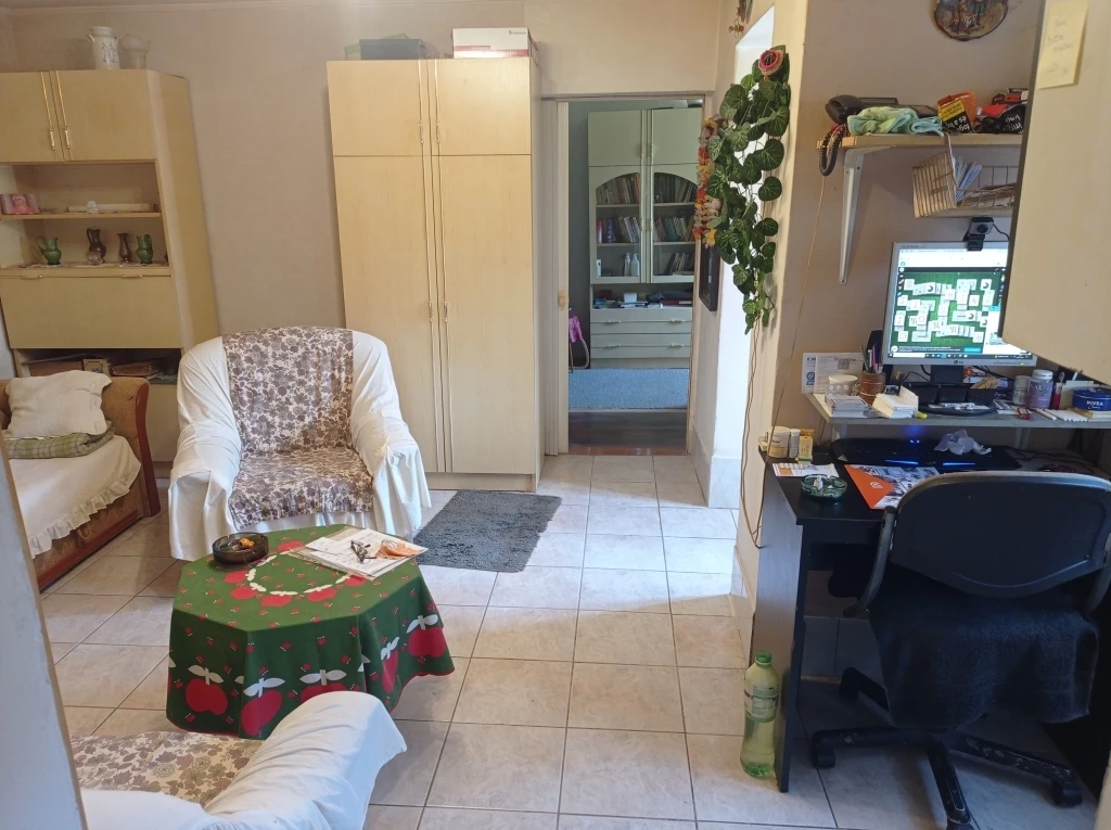 Belváros csendes utcájában 2 szobás házrész eladó