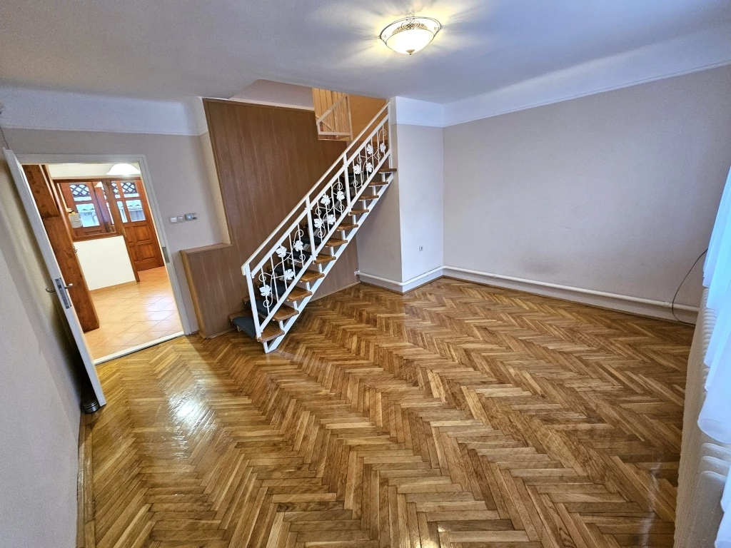 Boldogfalvikertben nappali+2 szobás lakás eladó