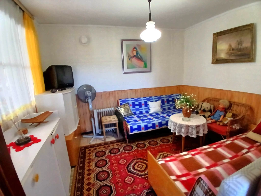 Monostordűlőben 1 szobás zártkerti ingatlan eladó