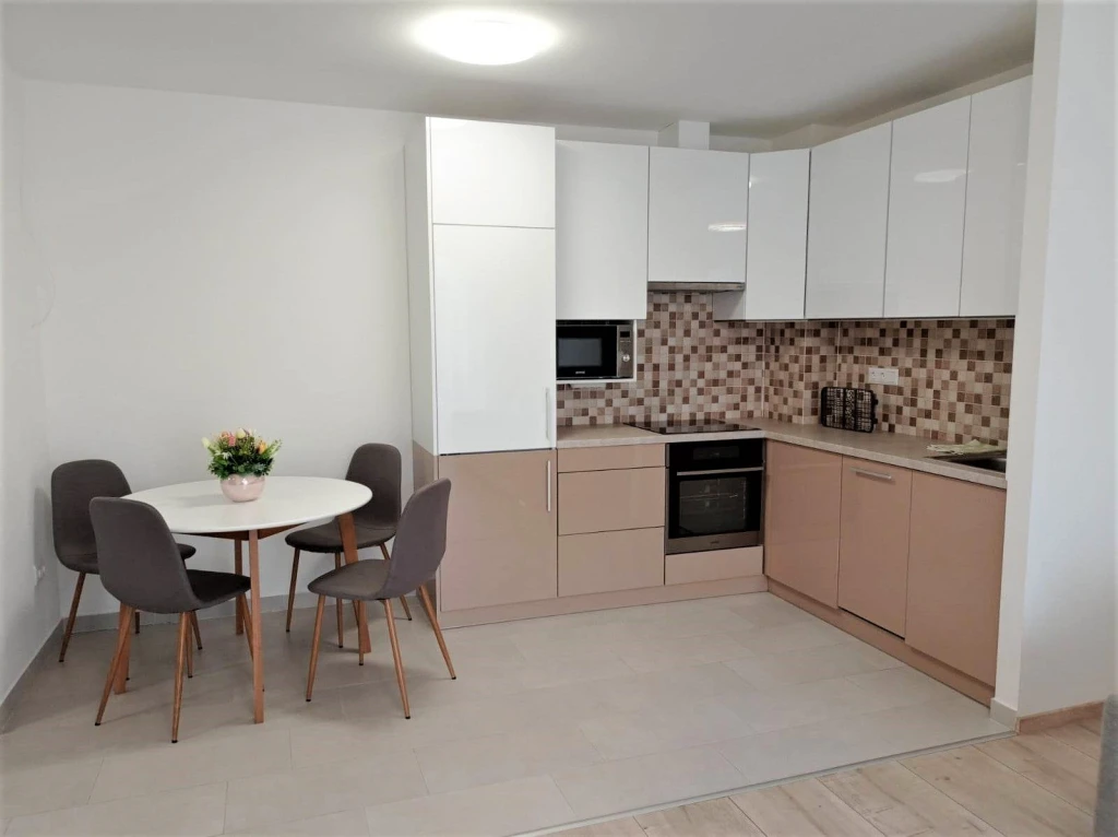 Arany Residence-ben nappali+2 szobás lakás kiadó