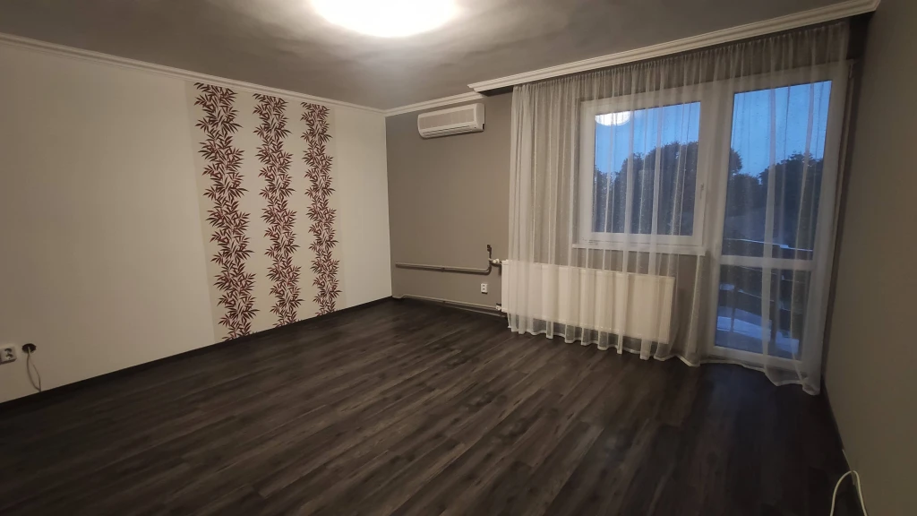 Mikepércsi úton nappali+3 szobás lakás kiadó