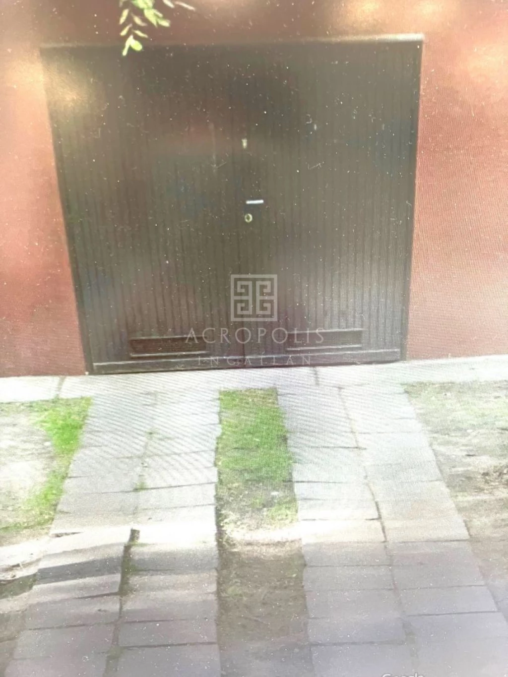 Kecskeméten, a Március 15-e utcában 42 m2-es  ikergarázs eladó