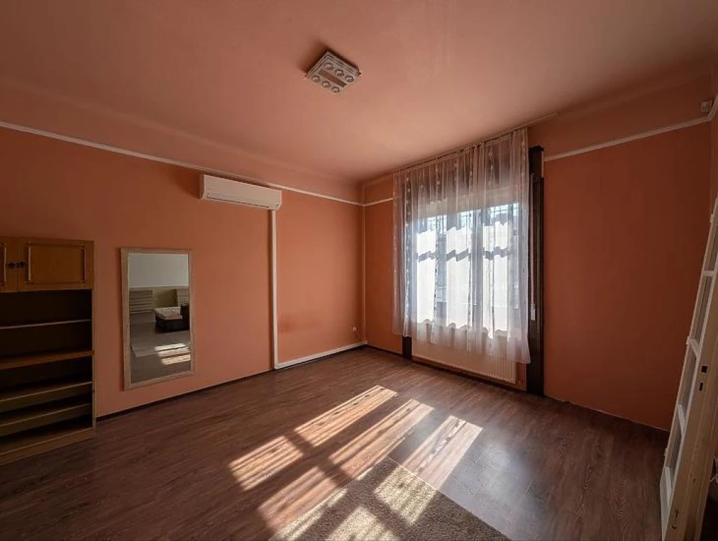 For sale office, office block, Budapest IV. kerület, Újpest