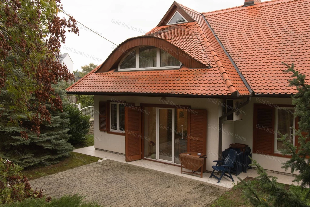 Panoráma felső szinten - eladó családi ház az erdő alatt Vonyarcon