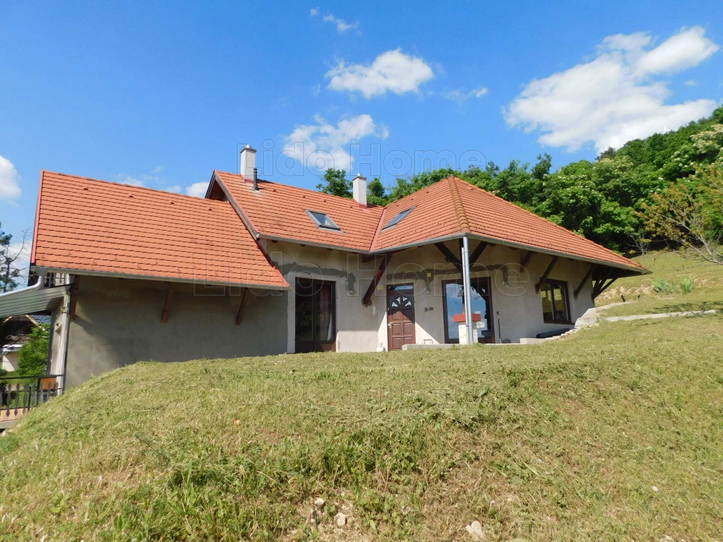 Gyenesdiáson balatoni panorámás 2 generációs családi ház eladó