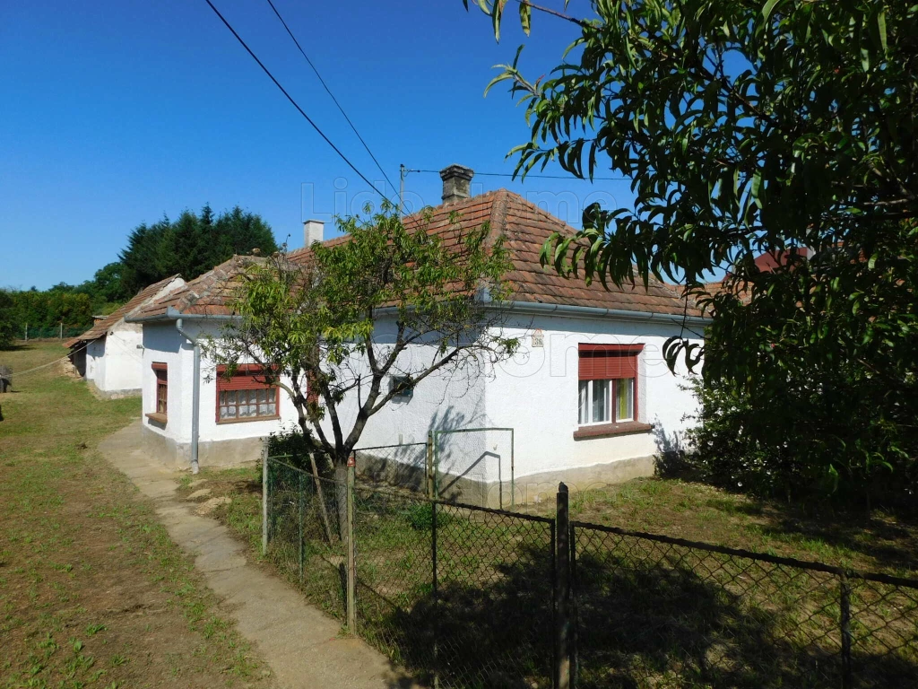 Falusi idill Hévíz mellett – hatalmas telek, nyugalom, lehetőségek