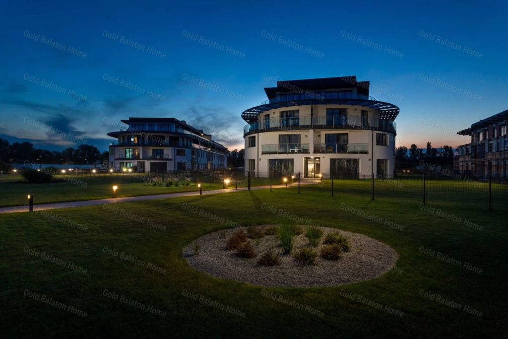 Balaton parti lakás, vállalkozással együtt eladó