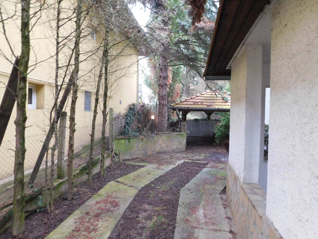 Hévízen felújítandó családi ház eladó