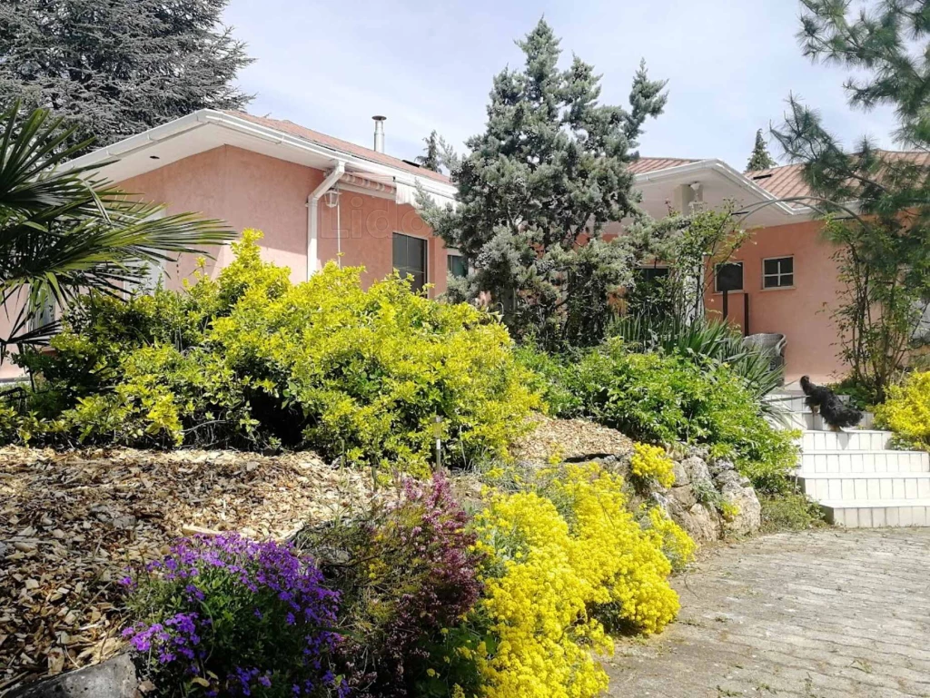 Medencés, azonnal költözhető ház eladó Vonyarvashegyen