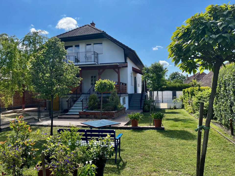 Eladó családi ház, Ceglédbercel