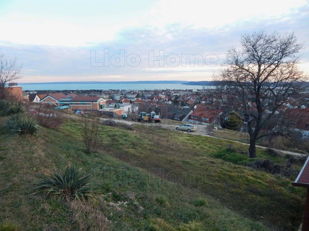 Eladó belterületi, örökpanorámás balatonfüredi építési telek