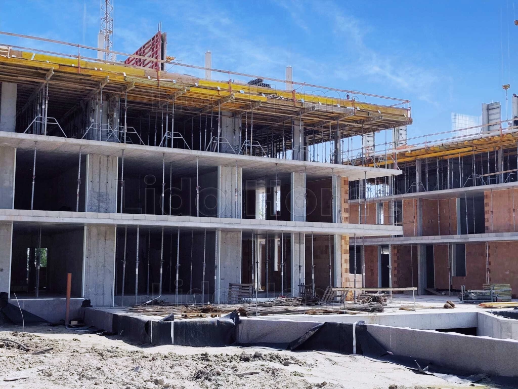 ELADÓ ÚJ ÉPÍTÉSŰ APARTMANOK BALATONALMÁDIBAN KÖZVETLENÜL A STRAND MELLETT