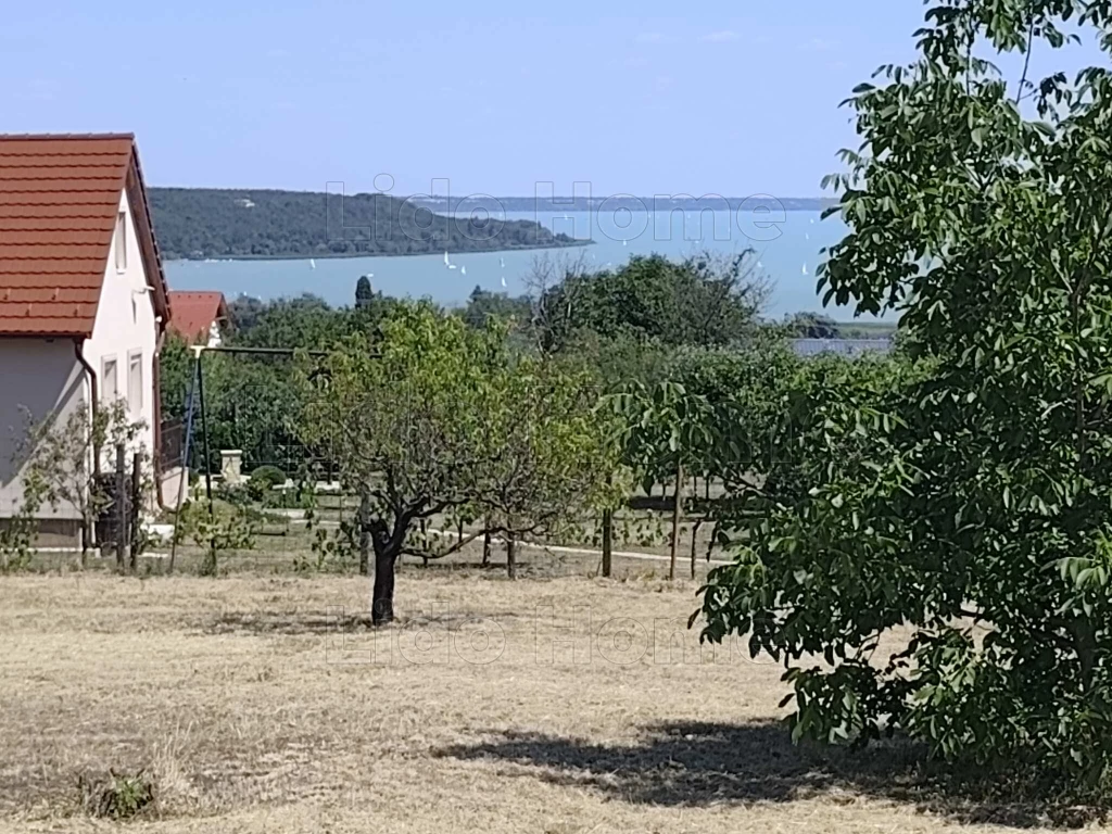 Eladó zártkert Balatonalmádiban, gyönyörű panorámával!