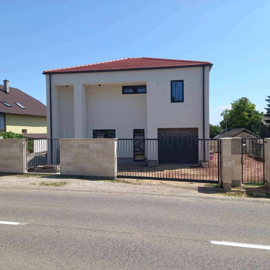Újépítésű családi ház Balatonfüreden