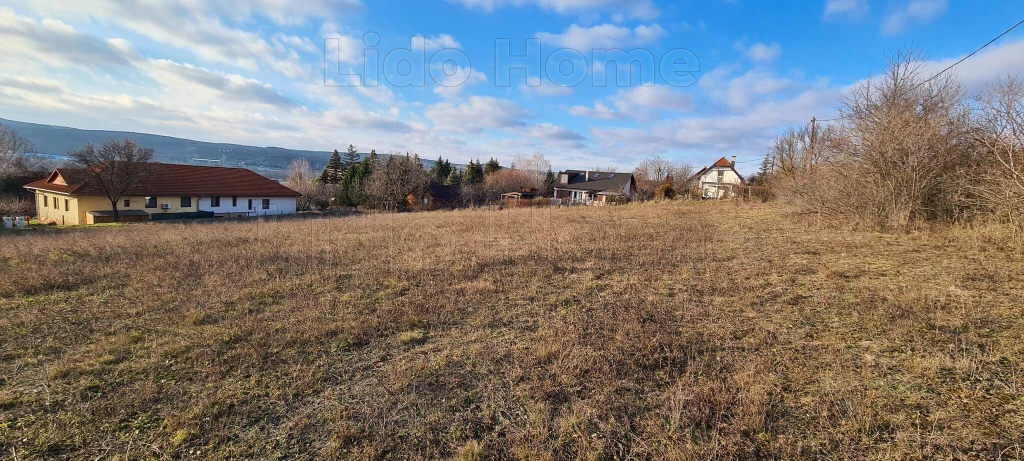 2 az 1-ben részpanorámás osztható telek magánúttal Balatonfűzfőn