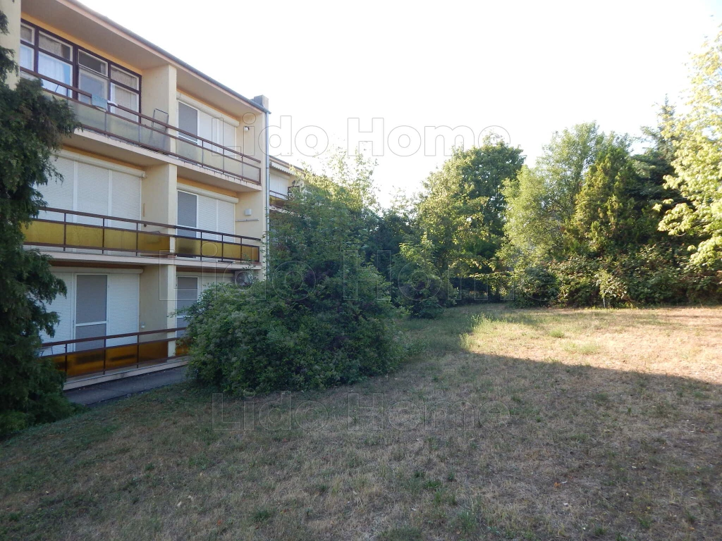 Eladó felújítandó, panorámás stúdió-apartman Balatonfüreden