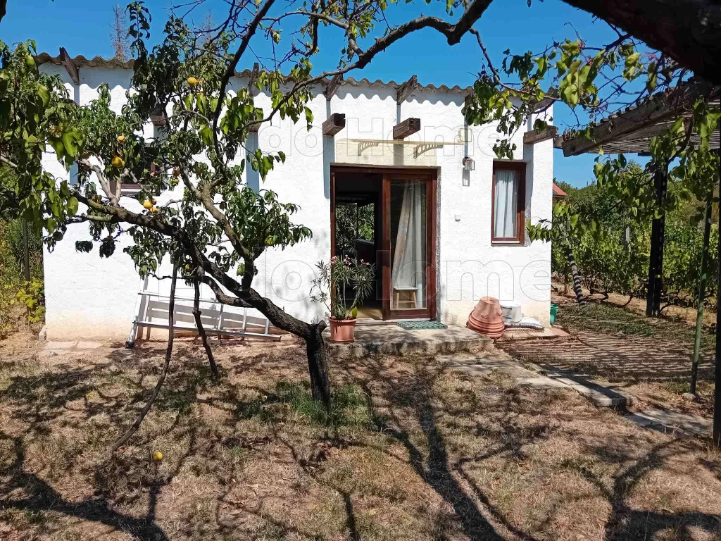 ELADÓ RÉSZPANORÁMÁS NYARALÓ ÉPÜLET ALSÓÖRSÖN