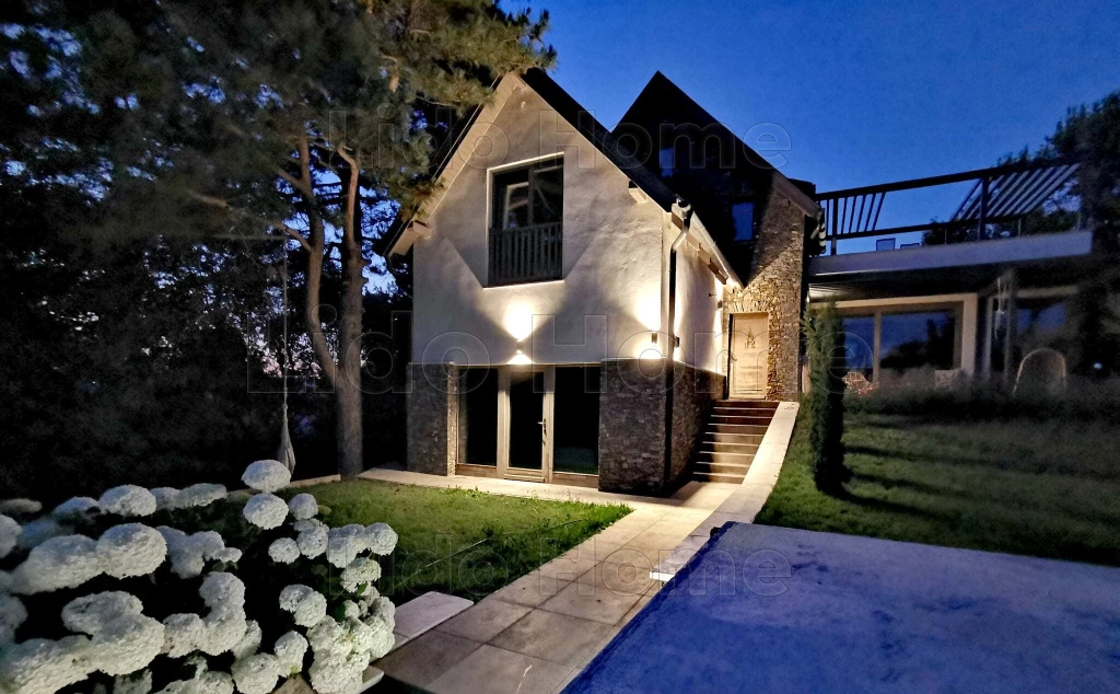 Eladó körpanorámás luxus ingatlan Tihany-Gödrös üdülőövezetben!