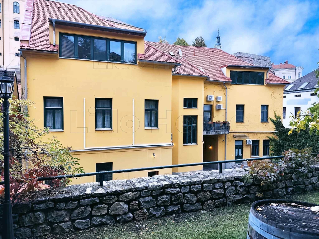 4 szobás lakás Veszprém történelmi belvárosában!