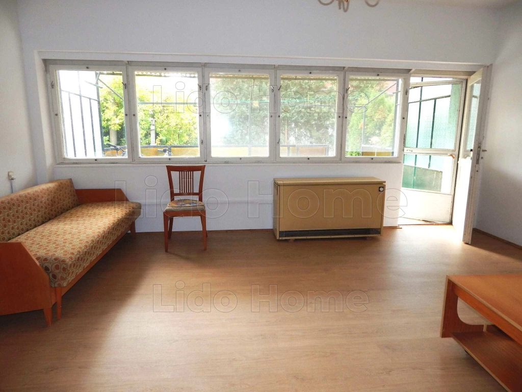 Jó állapotú nyaraló saját kerttel Balatonfüred központjában eladó!