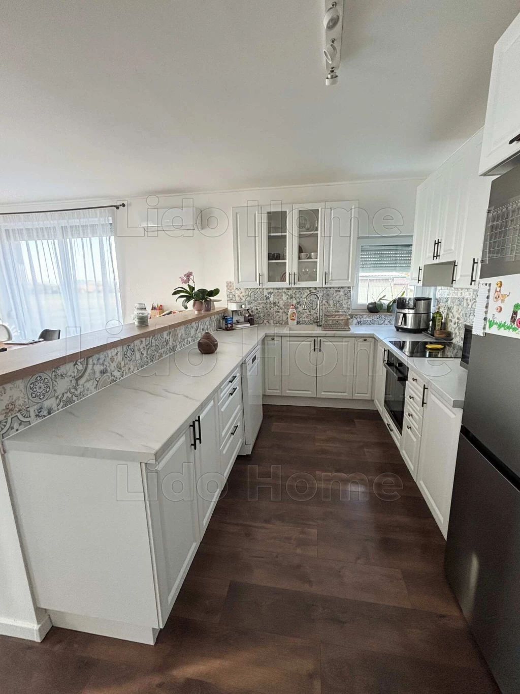 Modern otthon természetközeli nyugalom , letisztult stílus és panoráma!