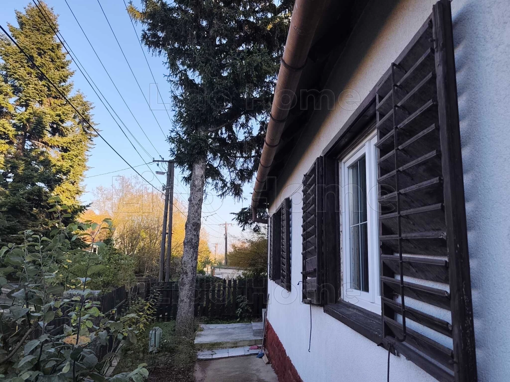 Felújítandó családi ház eladó Balatonalmádiban – saját ízlés szerint alakítható!