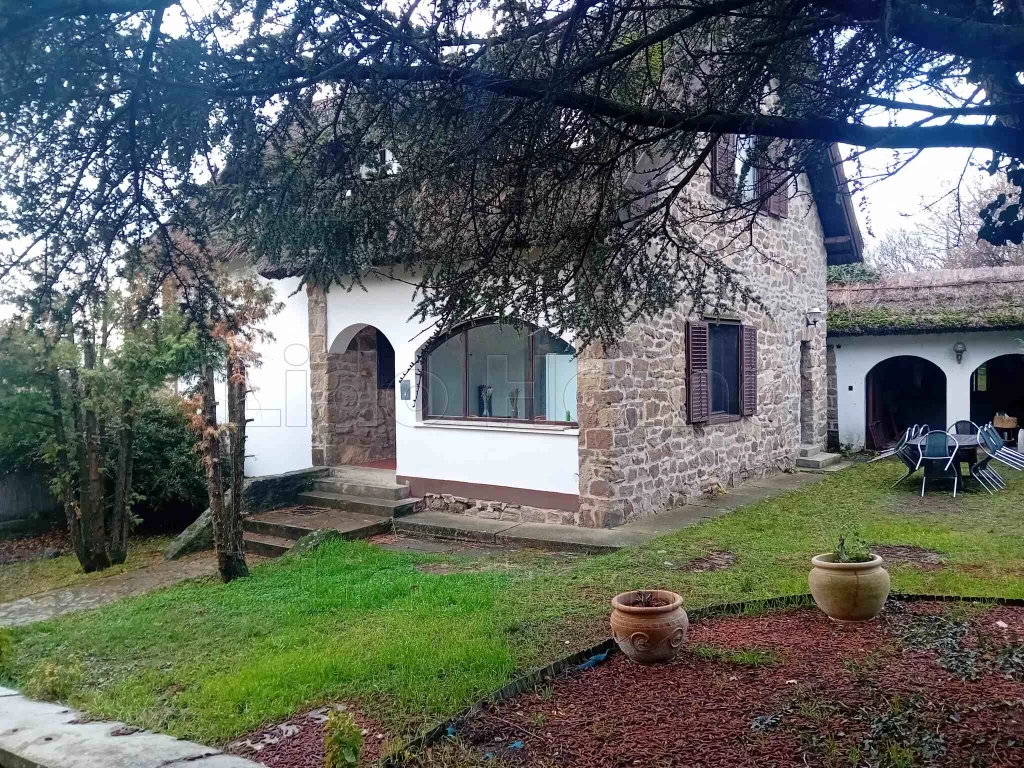 KIiadó tihanyi nyaraló, panorámával a Belső-tóra!