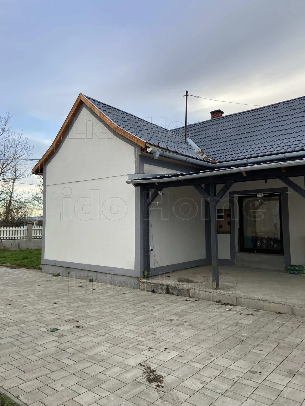 Berhidán tágas életterű családi ház eladó Balatontól 10 percnyire