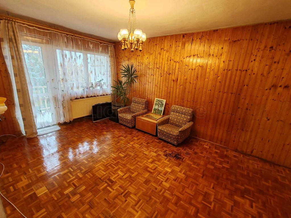 ELADÓ ELSŐ EMELETI HŐSZIGETELT 3 SZOBÁS TÉGLALAKÁS GARÁZZSAL ÉS SAJÁT KERTRÉSSZEL VESZPRÉMBEN!