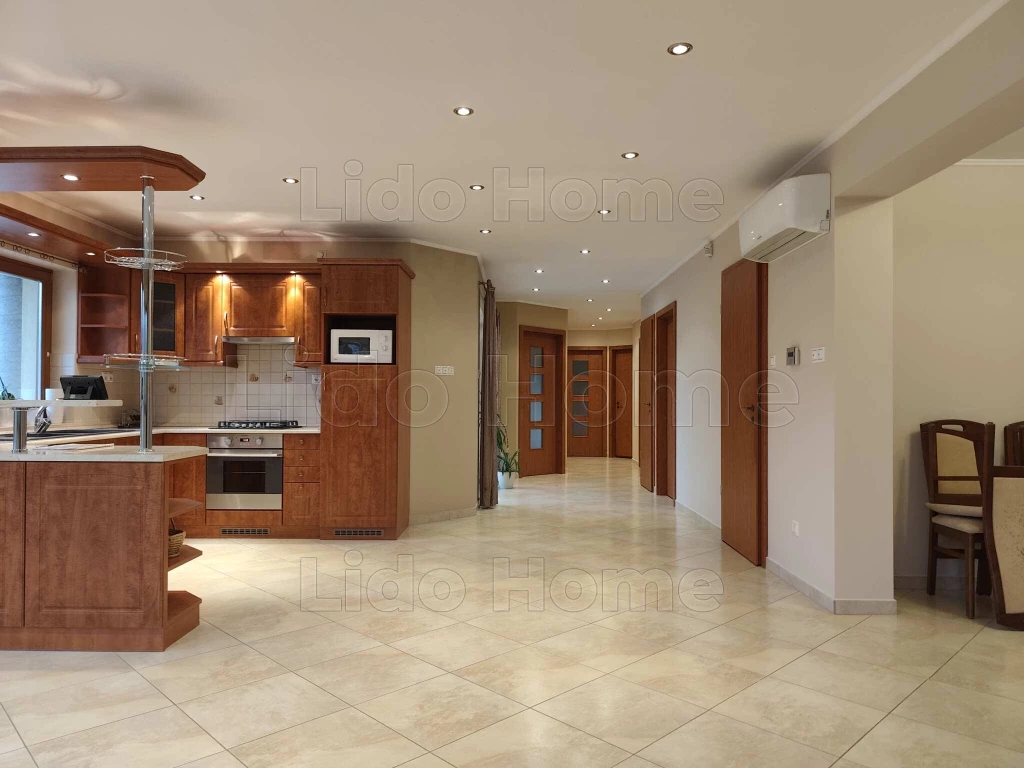 Kiváló állapotú, modern, azonnal költözhető családi ház eladó Vilonyán!