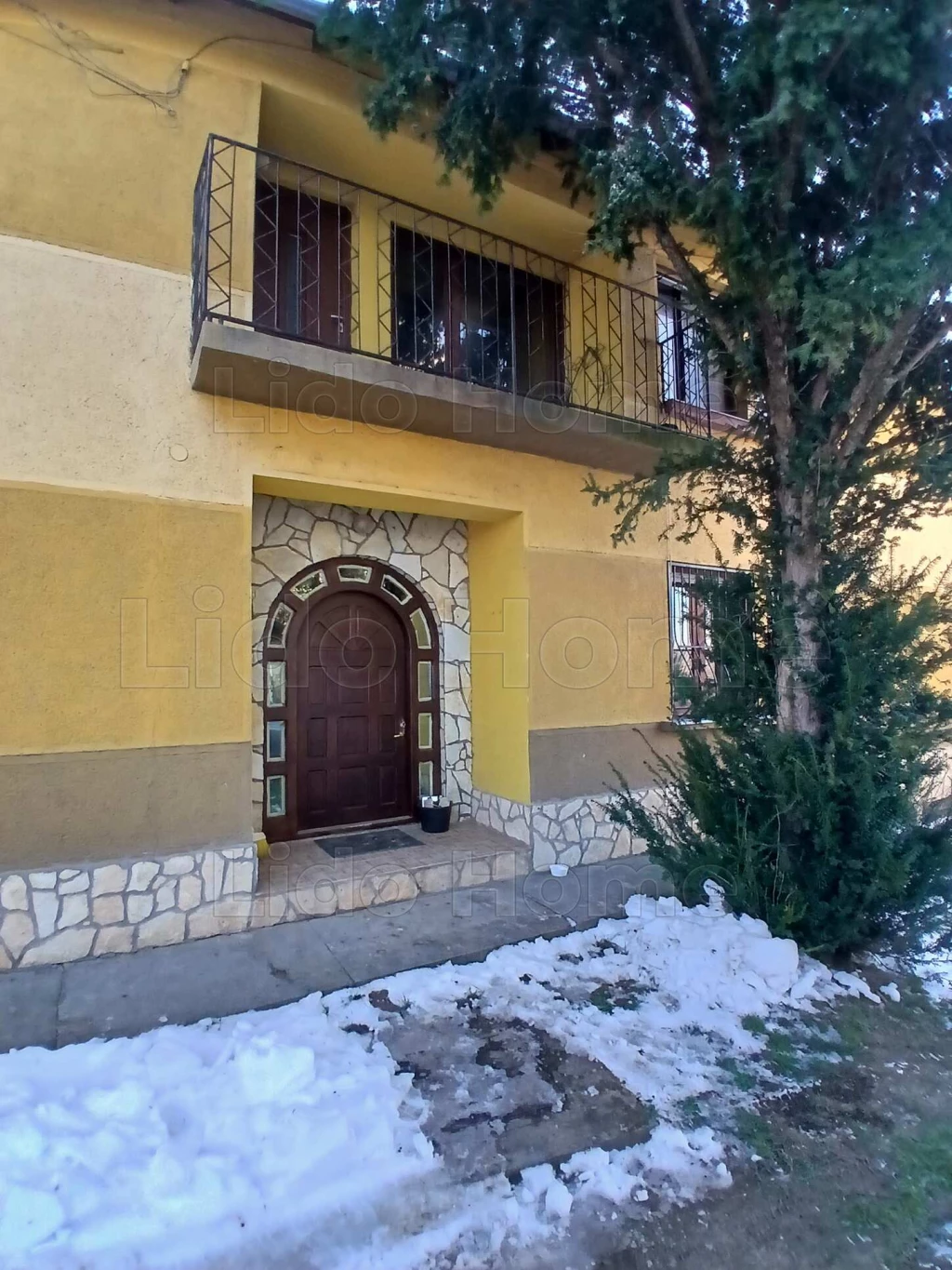 Két lakóépület, nagy terek, nyugalom, természet, minden egyben Papkeszin!