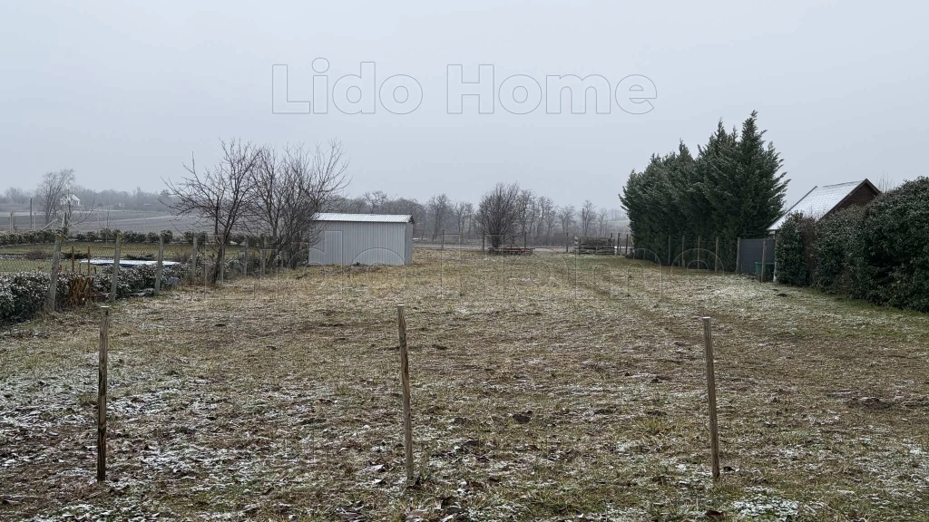 Balatonfőkajáron szellős építési telek eladó