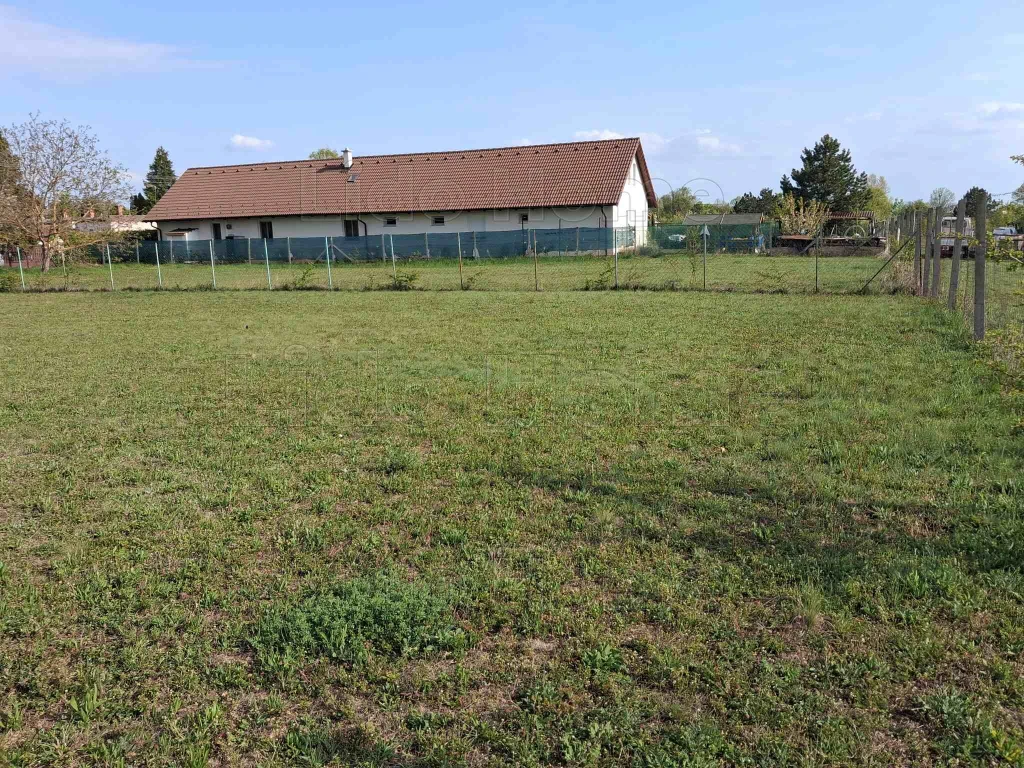 Balatonakali – építési telek a Balaton és a főút között!