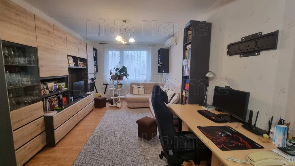 ELADÓ HÁROM SZOBÁS HŐSZIGETELT PANELLAKÁS VESZPRÉMBEN