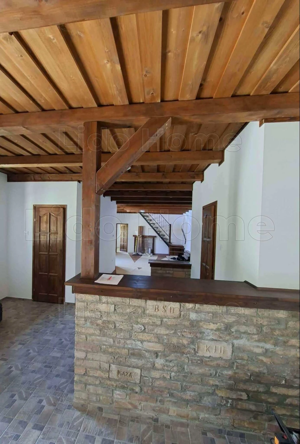 Kulcsrakész felújított Parasztház extrákkal Balatonfőkajáron!