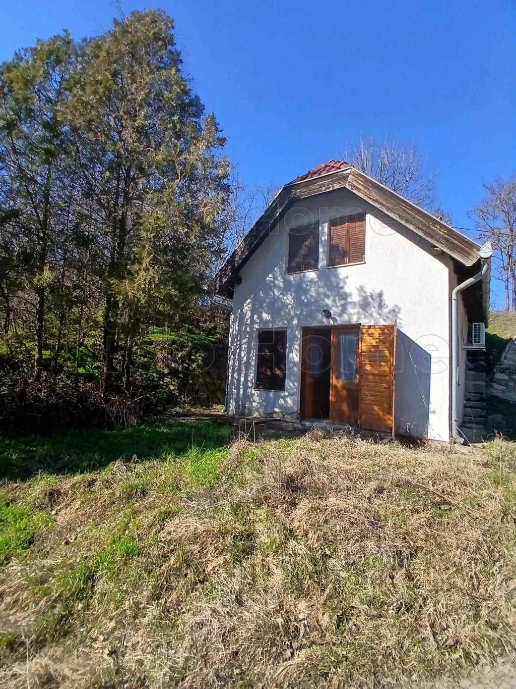 Hangulatos kétszintes présház pincével Balatonfőkajáron!