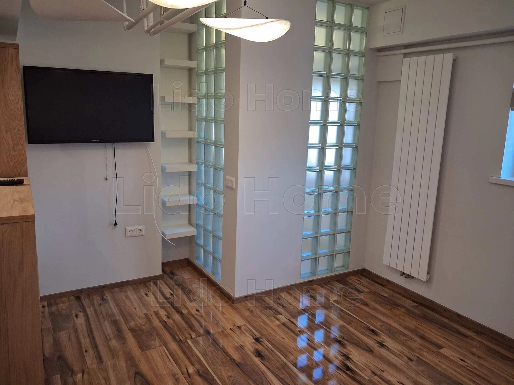 ELADÓ FELÚJÍTOTT ÜZLETHELYISÉG VESZPRÉMBEN