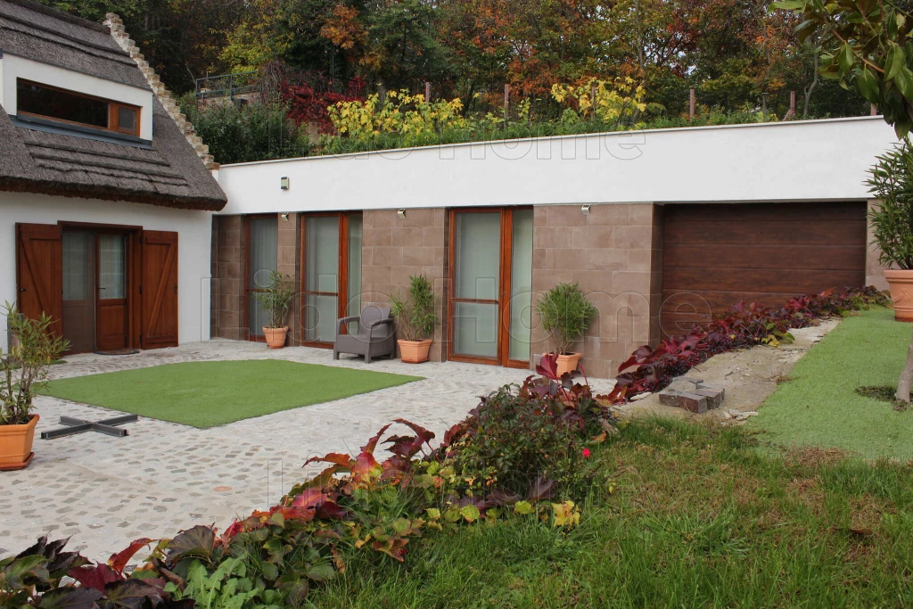 Lido Home Balatonalmádi eladásra kínálja ezt az egyedi, ritkaságszámba menő ingatlant Tihanyban!