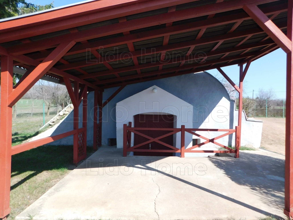 For sale closed garden, Füle