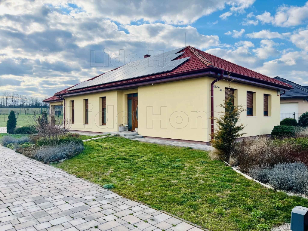 MÁRKÓ Rózsadombján családi ház Eladó!