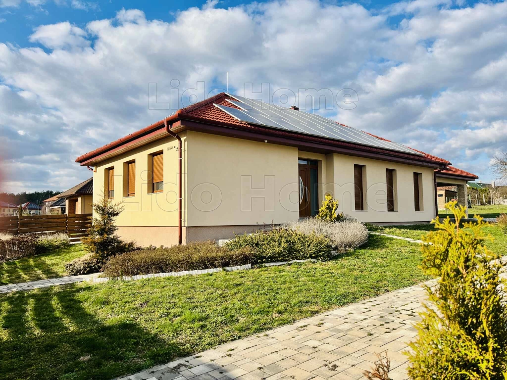 MÁRKÓ Rózsadombján családi ház Eladó!