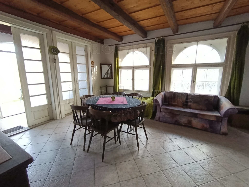 Balatoni panorámás nyaraló/présház borospincével, Dörgicsén eladó