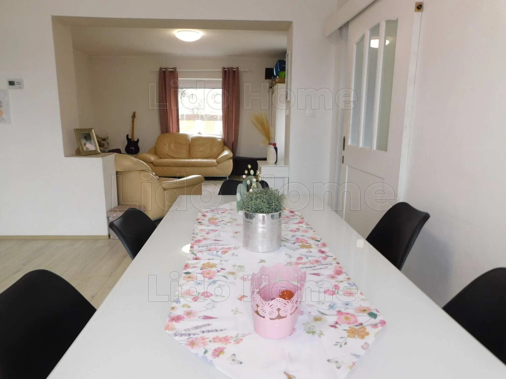 CSALÁDI HÁZ A BALATONNÁL 80 M Ft ALATT!