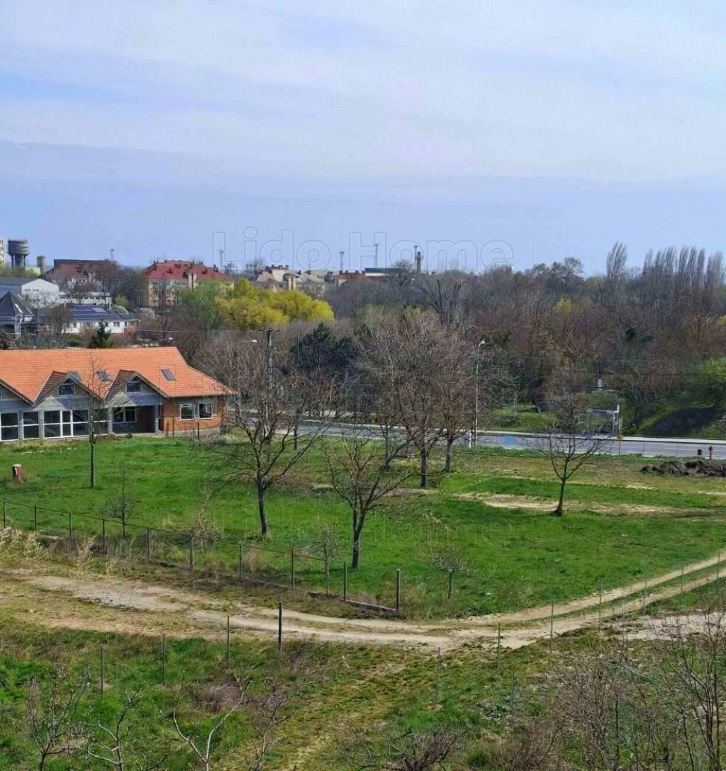 FEJLESZTÉSI TELEK ELADÓ PÉTFÜRDŐN! Ritka lehetőség!